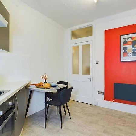 1 Bed Apartment West Kensington Лондон Экстерьер фото