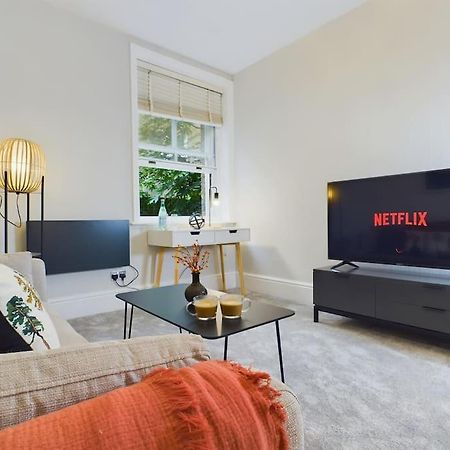 1 Bed Apartment West Kensington Лондон Экстерьер фото