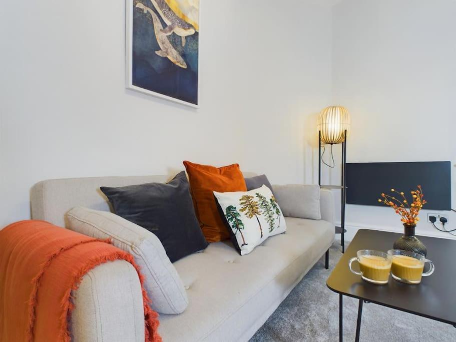 1 Bed Apartment West Kensington Лондон Экстерьер фото